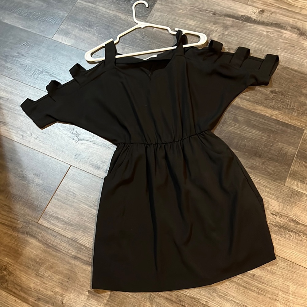 Edgy black cut out sleeves mini dress with pockets